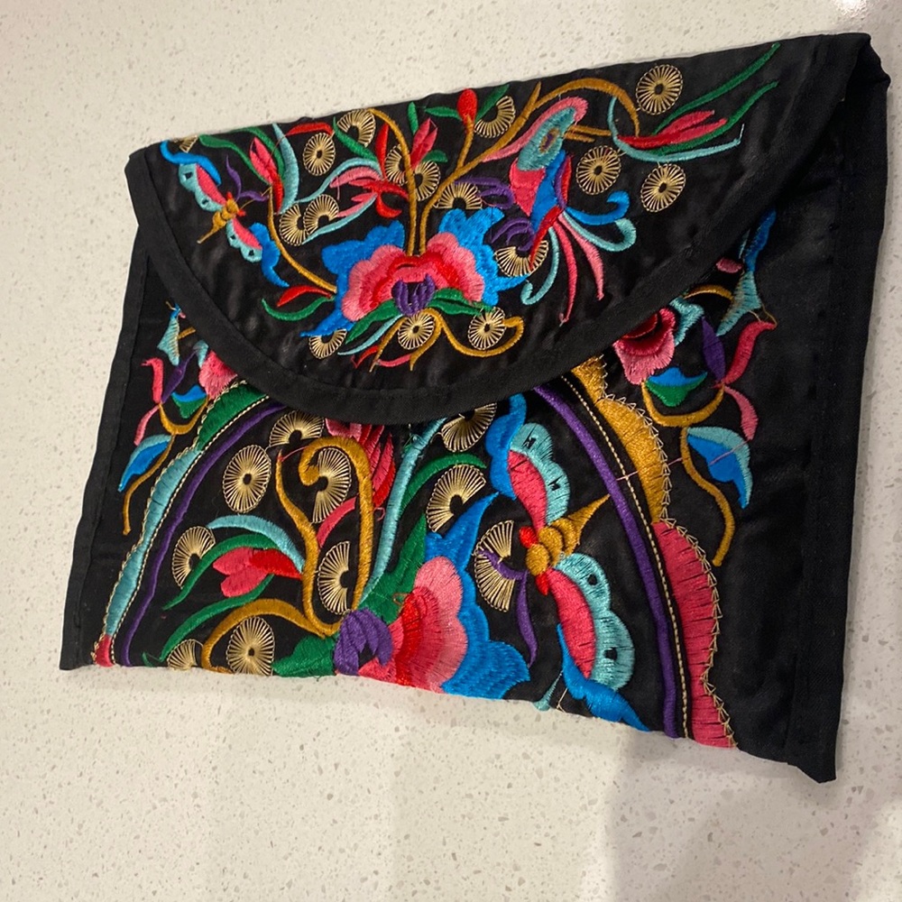 Beautiful Threaded Pattern Clutch